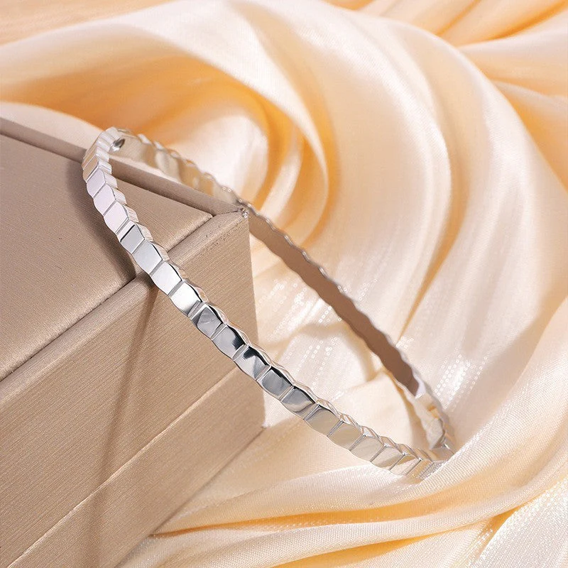 Golden Palm Bracelet - Image 2