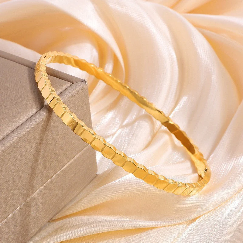 Golden Palm Bracelet - Image 3